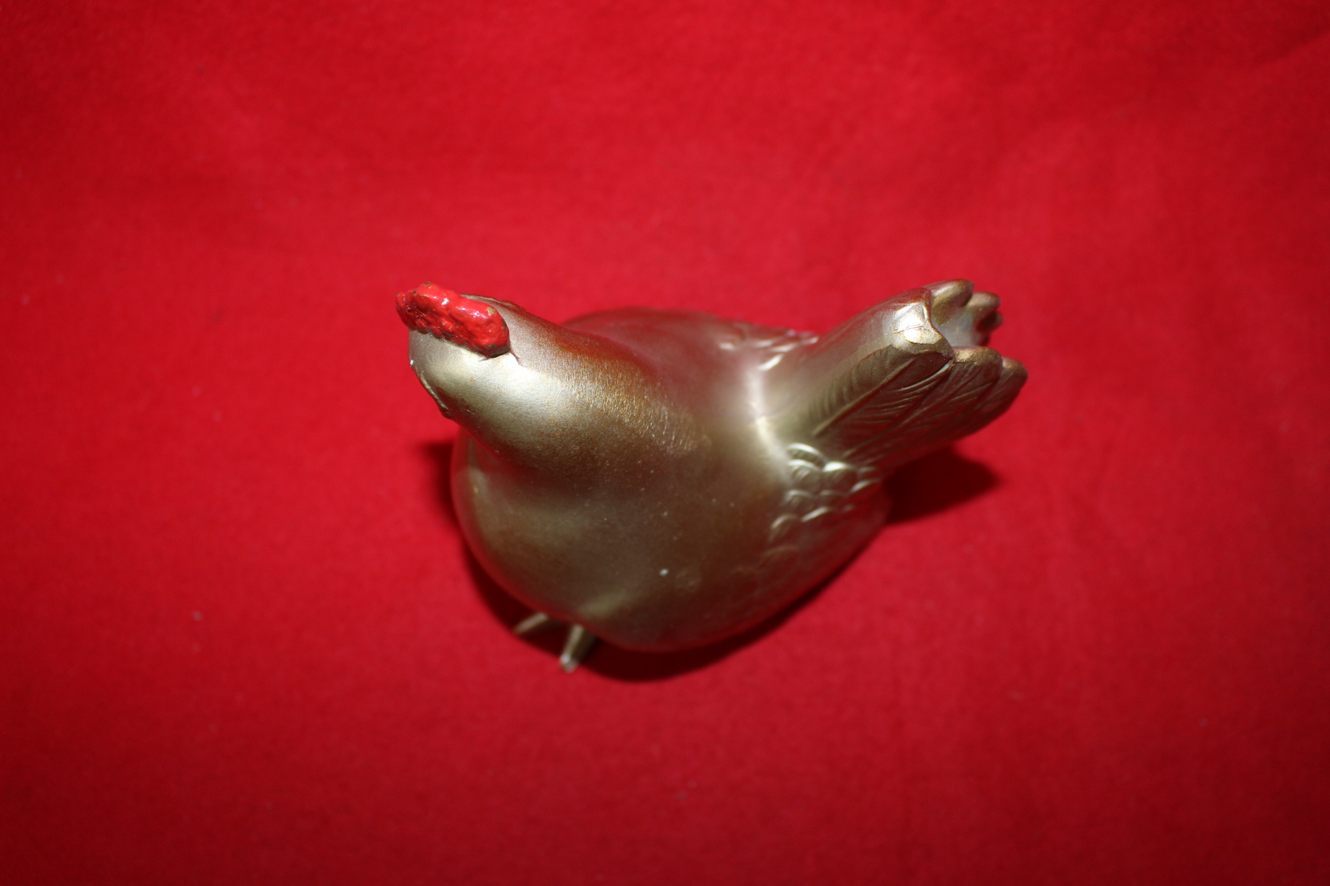 금속합금재질로된 닭 조각상
