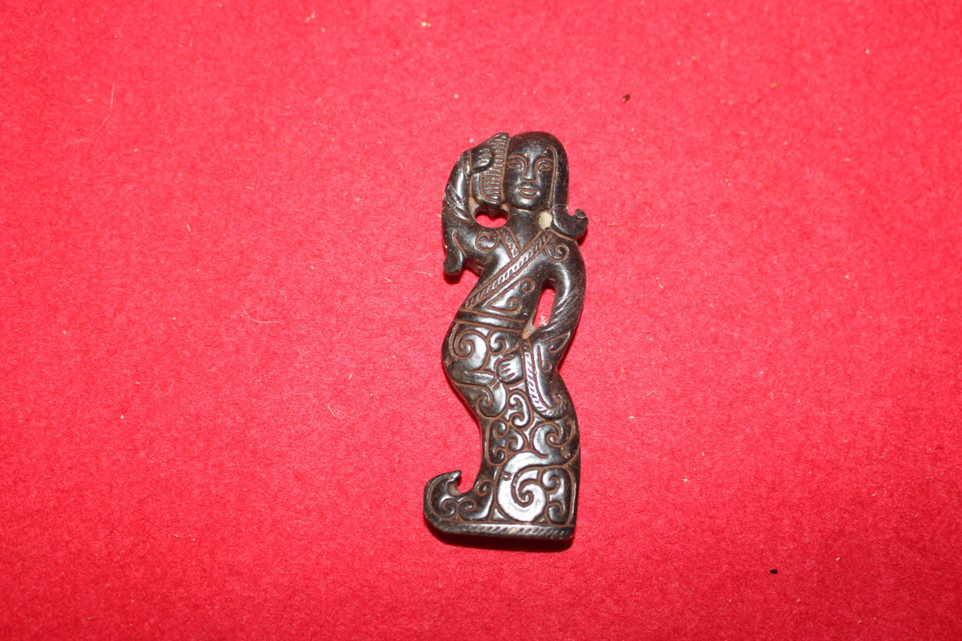 흑곤옥돌로된 여인 옥조각