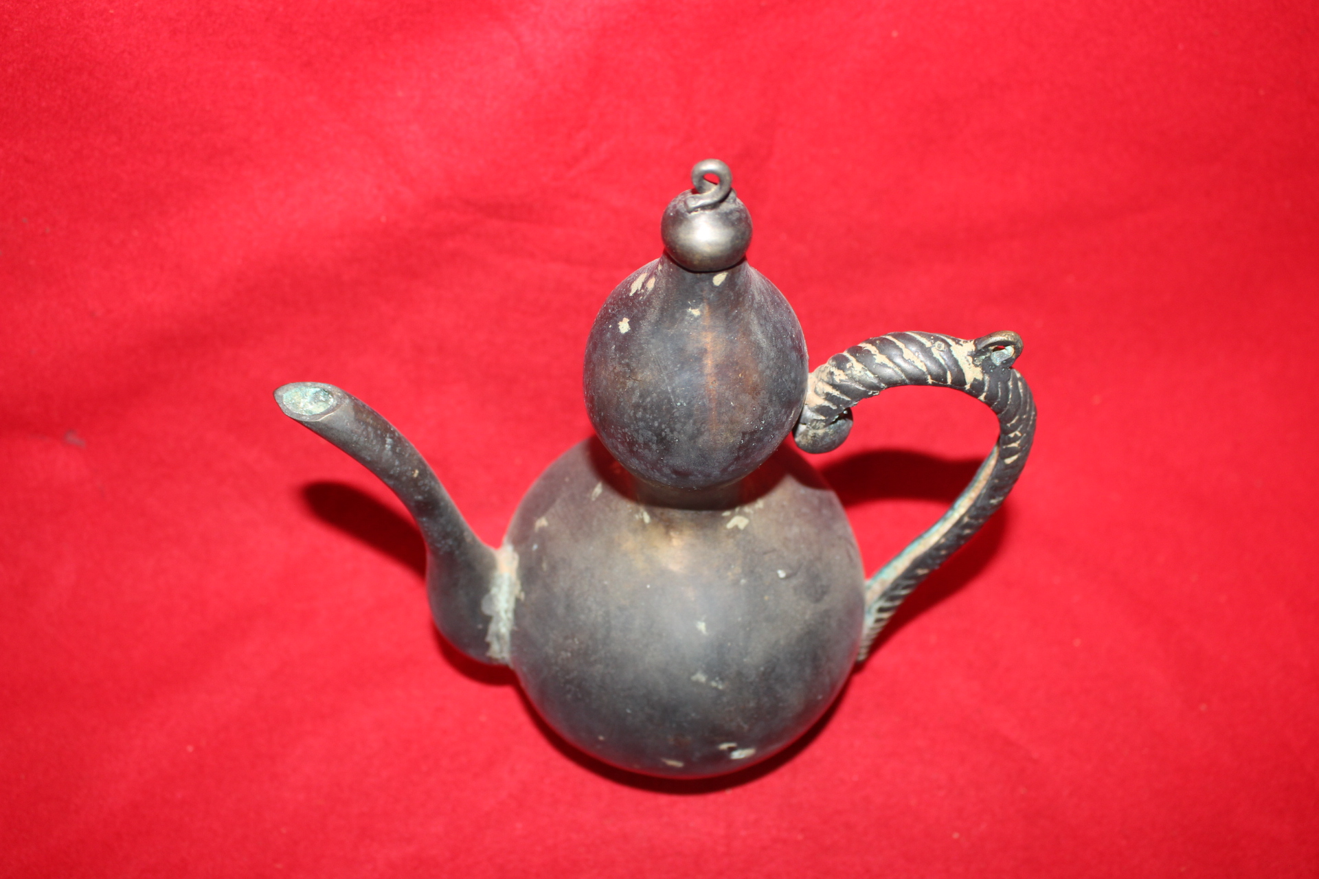 청동에 옷칠이된 주자