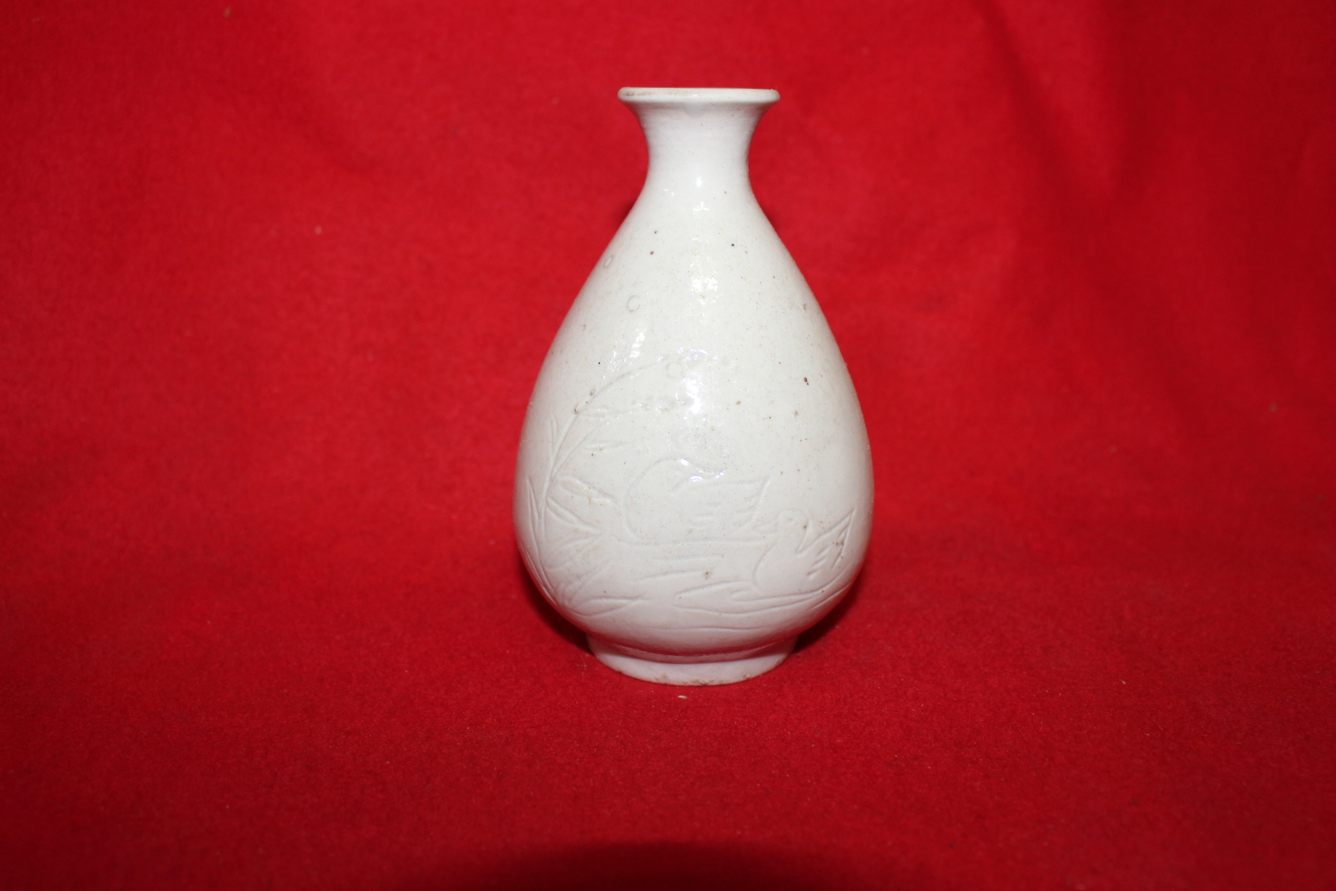 10-순백자 음각오리문 주병