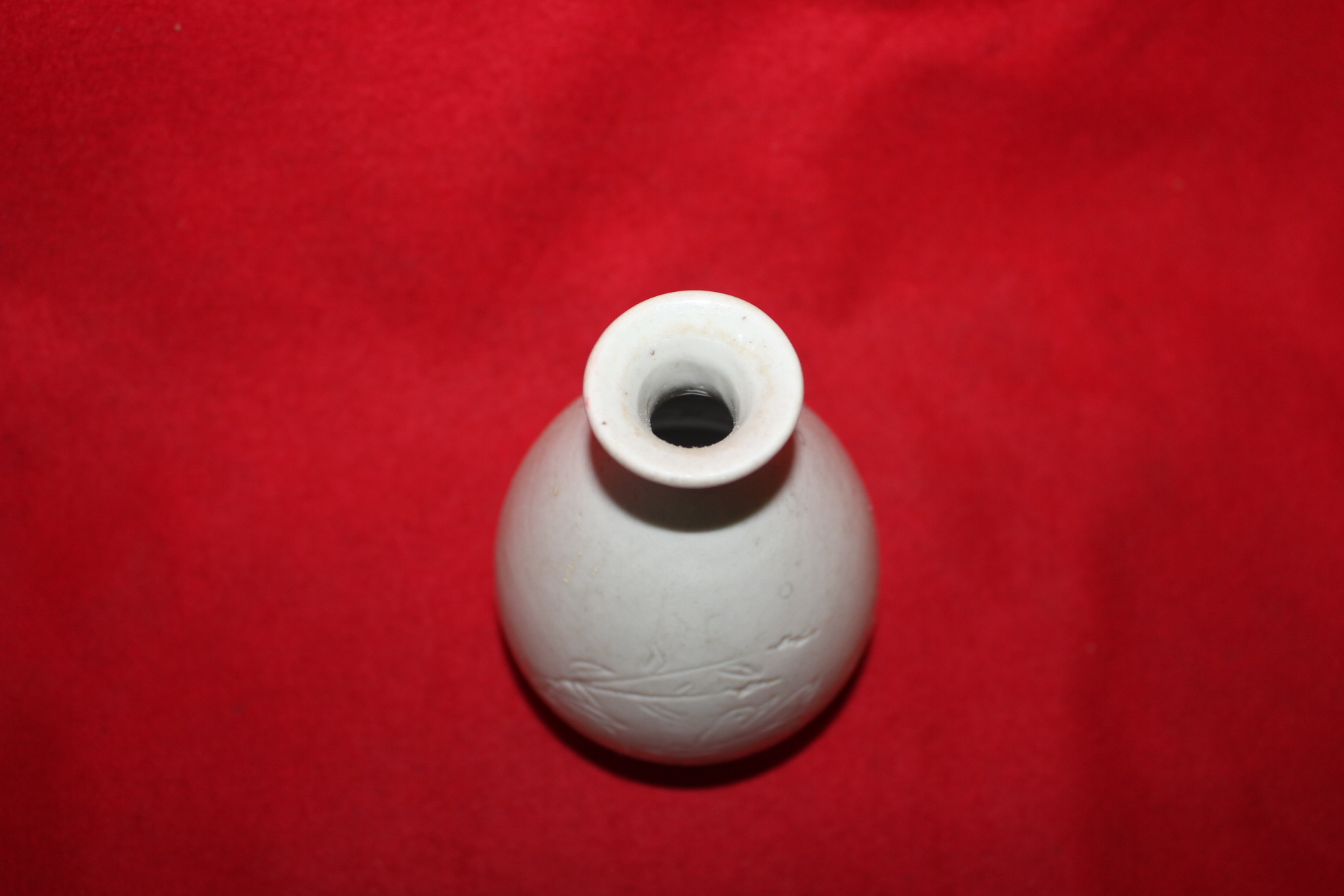 10-순백자 음각오리문 주병