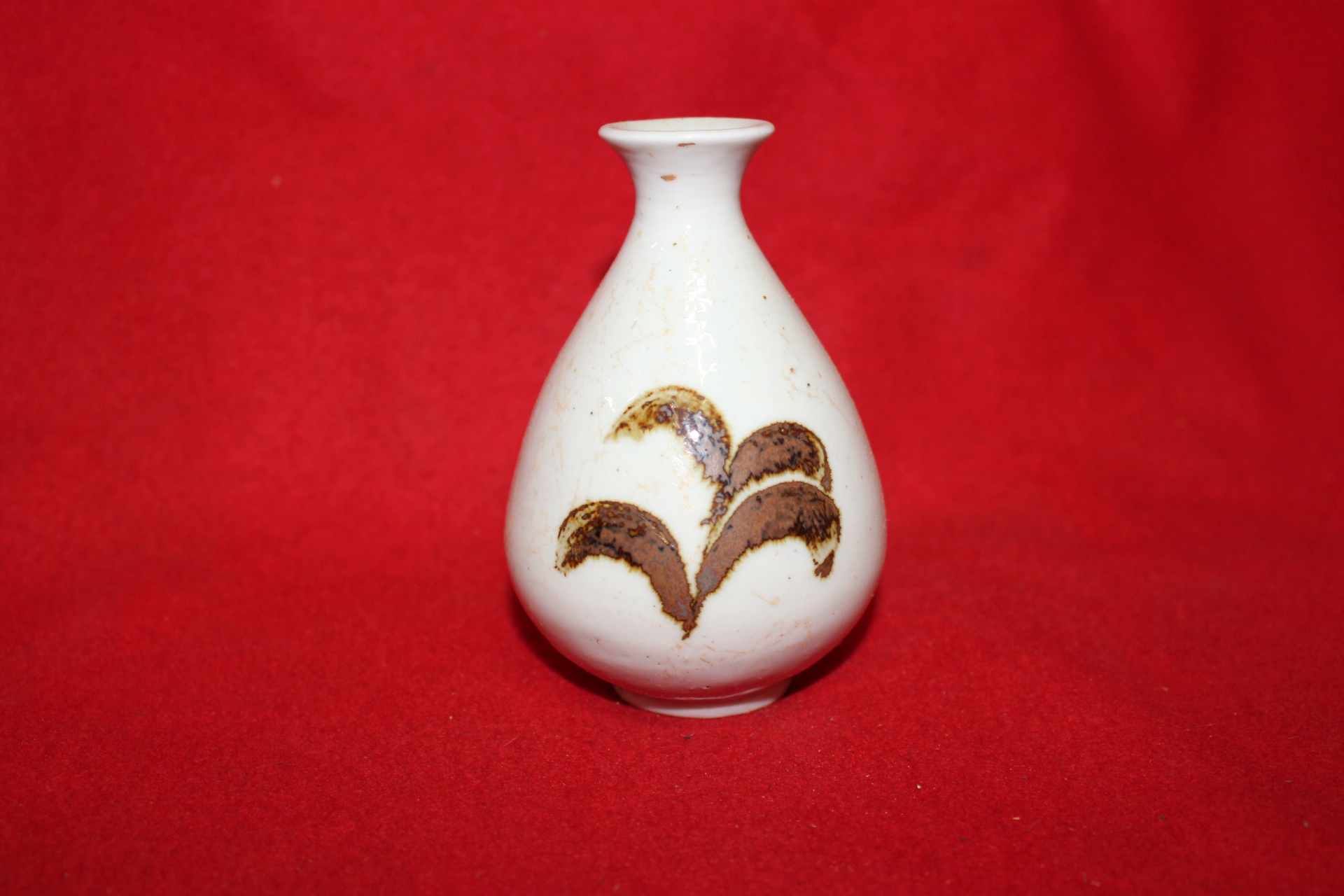 38-철화백자 초화문 주병