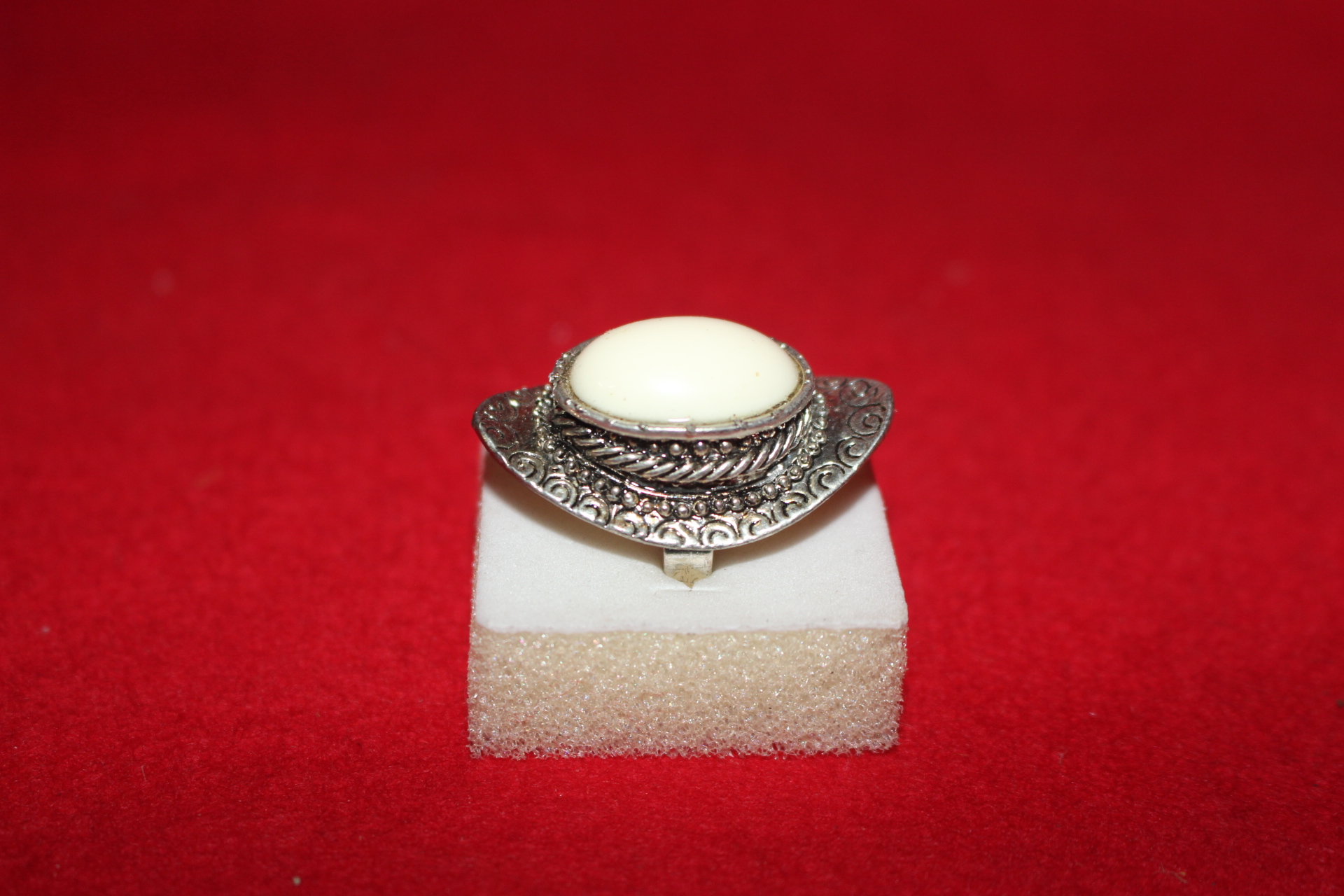 24-티벳 백동으로된 보석이 장식된 반지