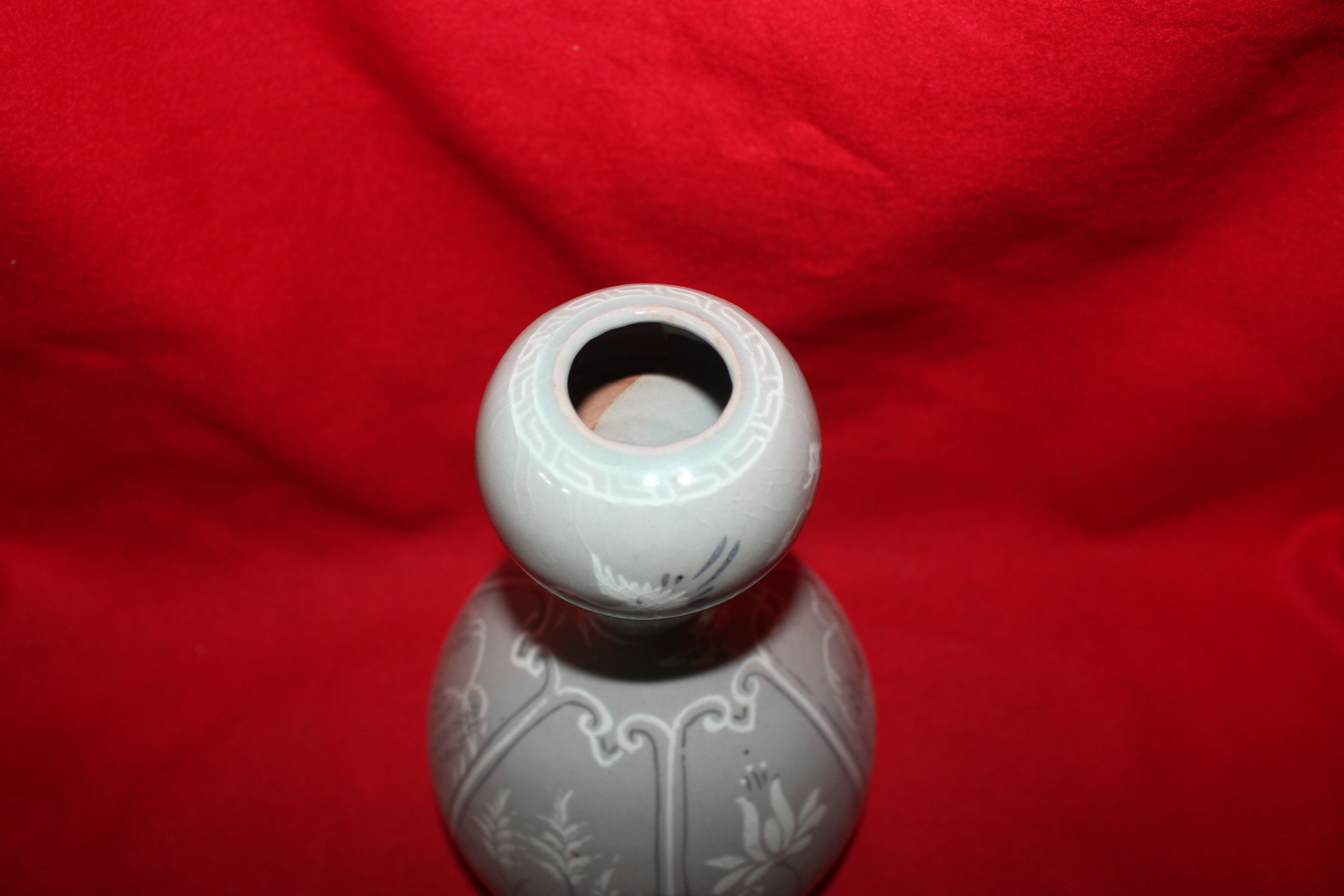 청자 흑백상감오리버드나무문 호리형 호