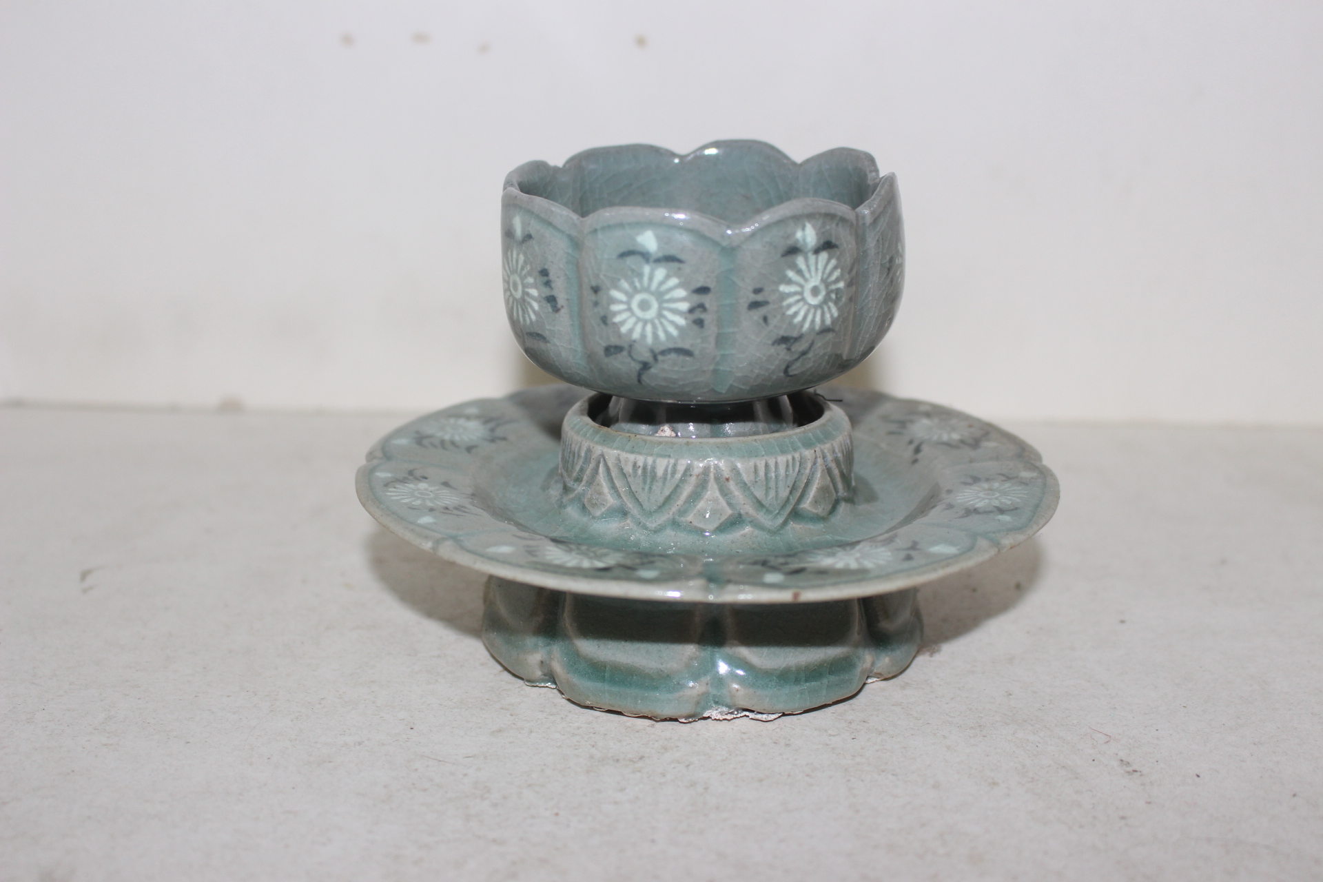 장작가마 작품의 청자 흑백상감국화문 잔잔대