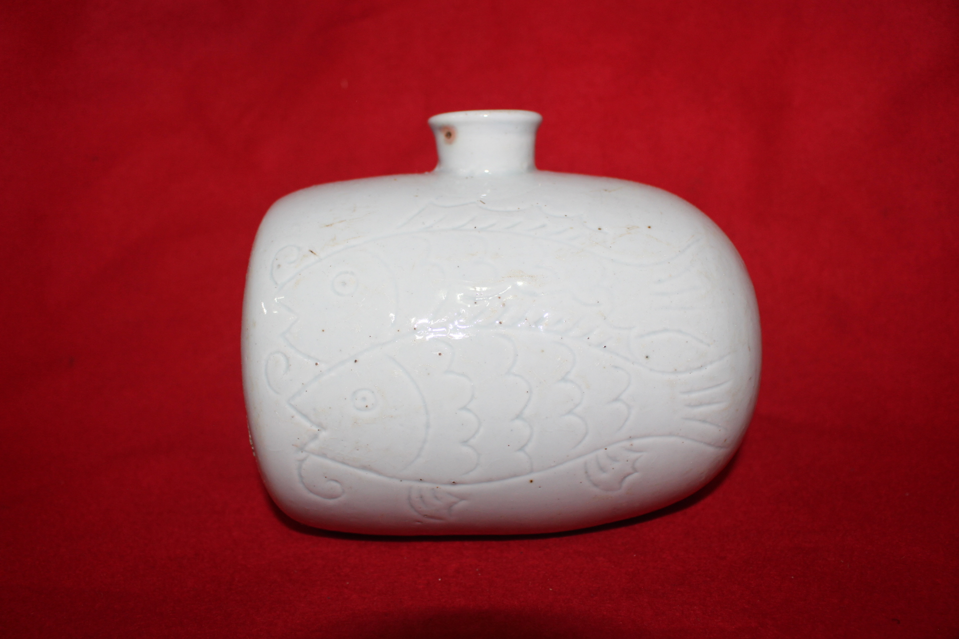 백자 음각쌍어문 장군호