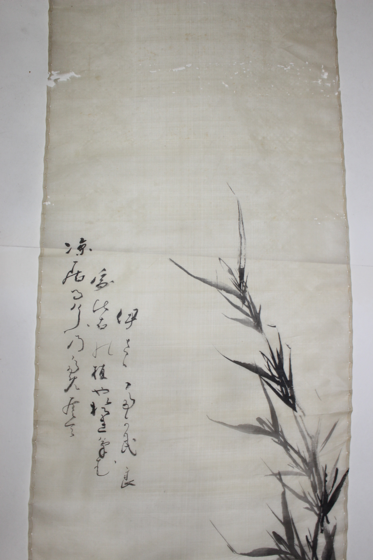 연대가좋은 베바닥에 수묵화 대나무그림