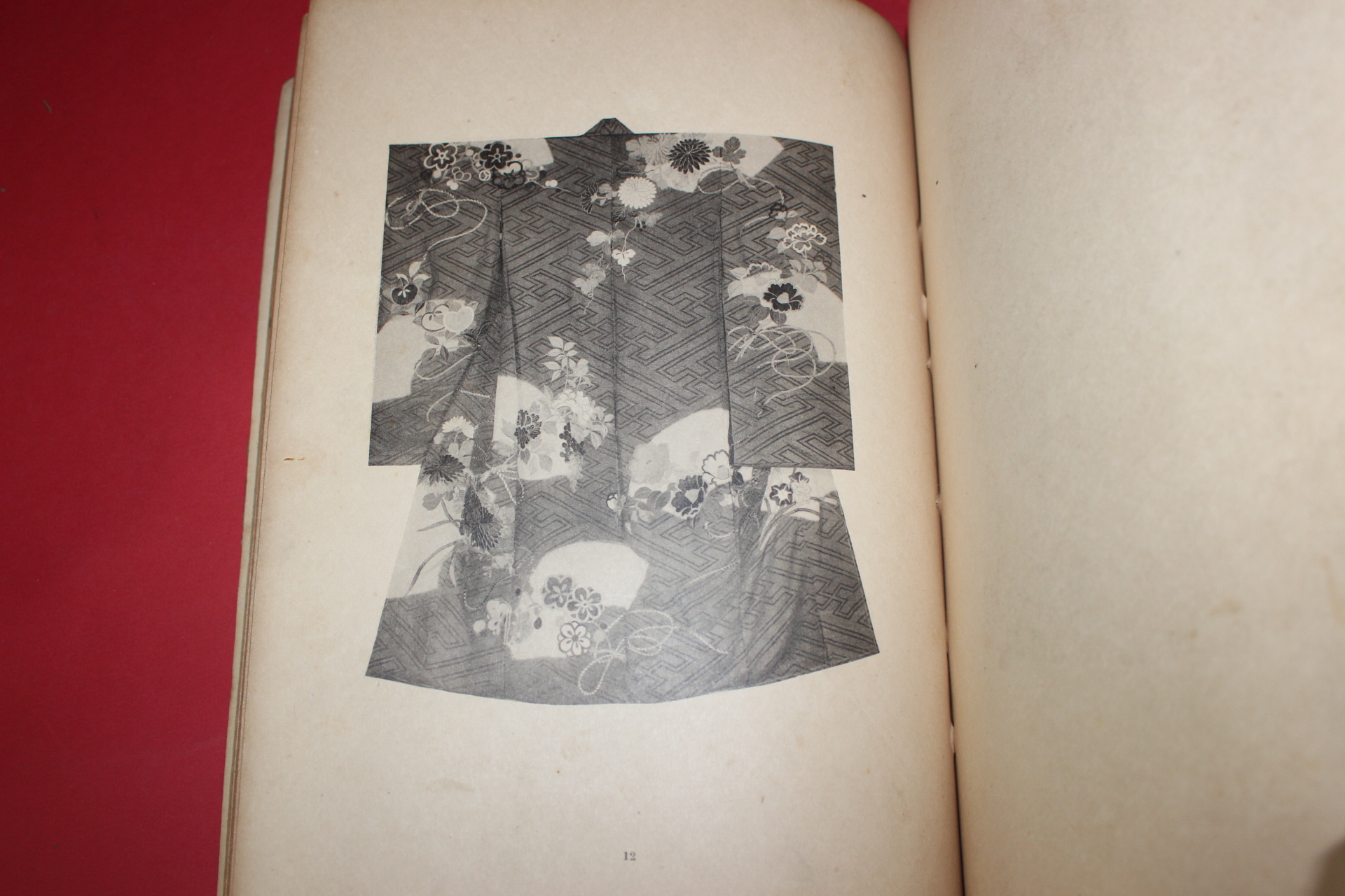 1936년(소화11년) 염직명교전도록(染織名巧展圖錄)