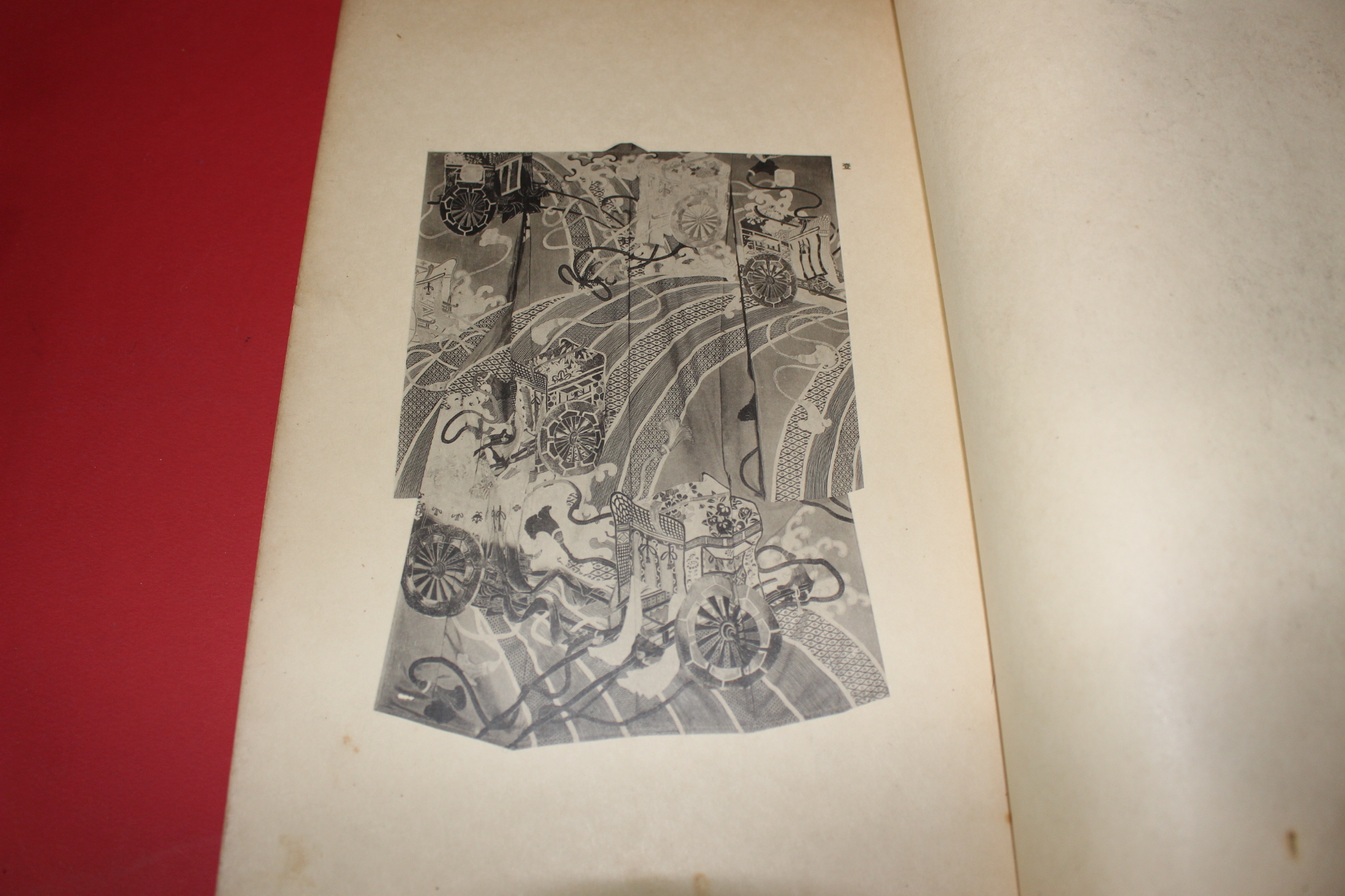 1938년(소화13년) 제24회 염직미술전람회도록(染織美術展覽會圖錄)