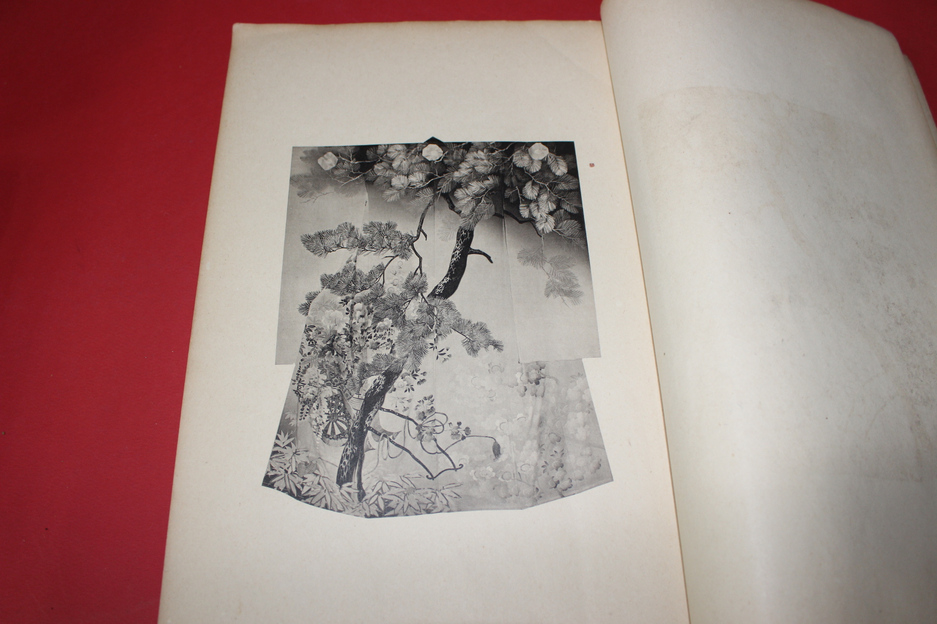 1935년(소화10년) 제17회 염직미술전람회도록(染織美術展覽會圖錄)