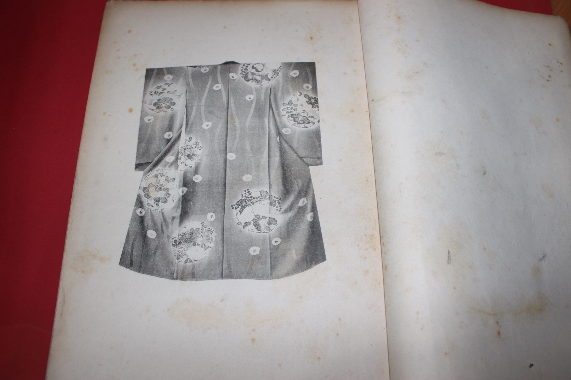 1939년(소화14년) 염직명교전도록(染織名巧展圖錄)