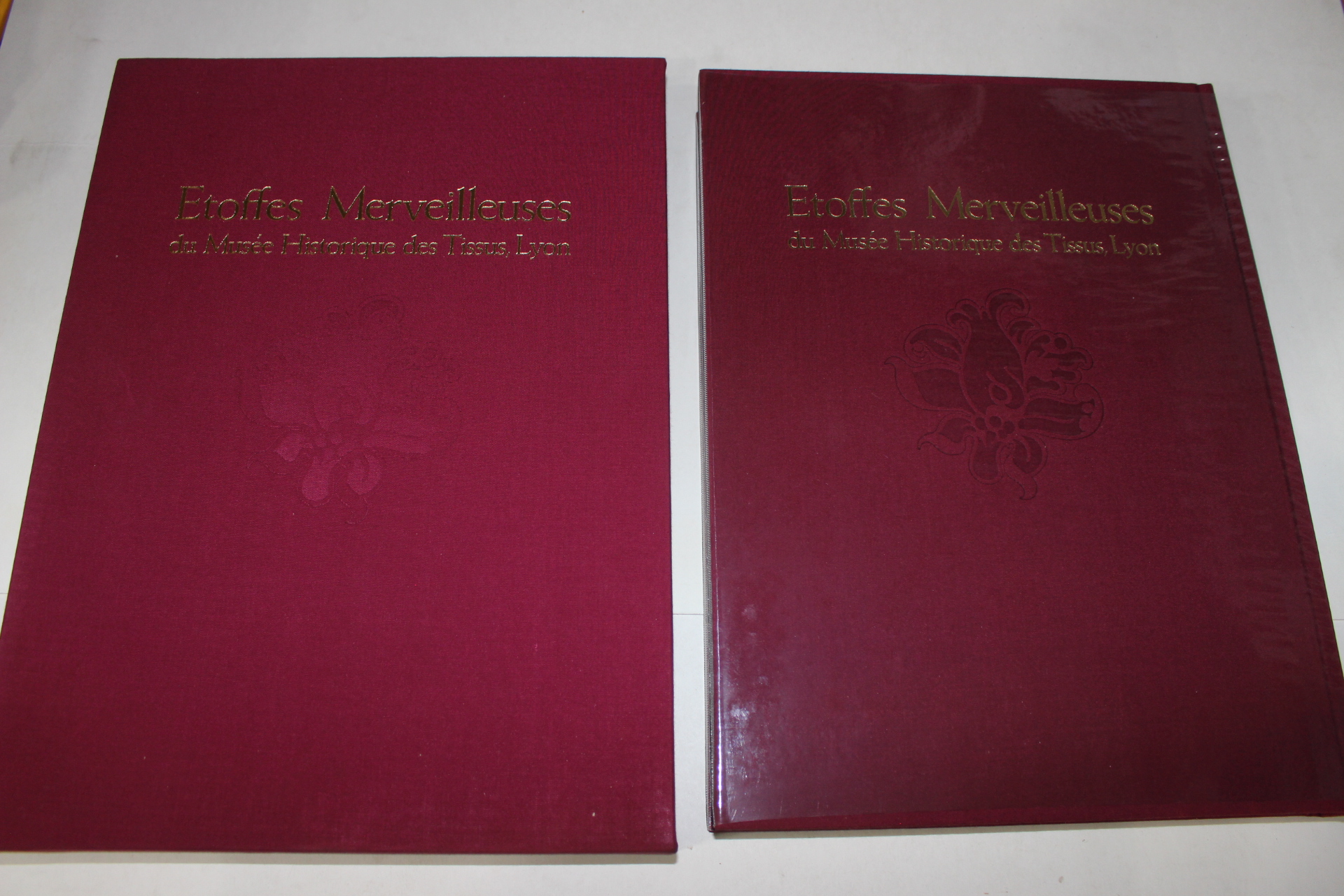 1976년 직물미술관(織物美術館) 도록 3책