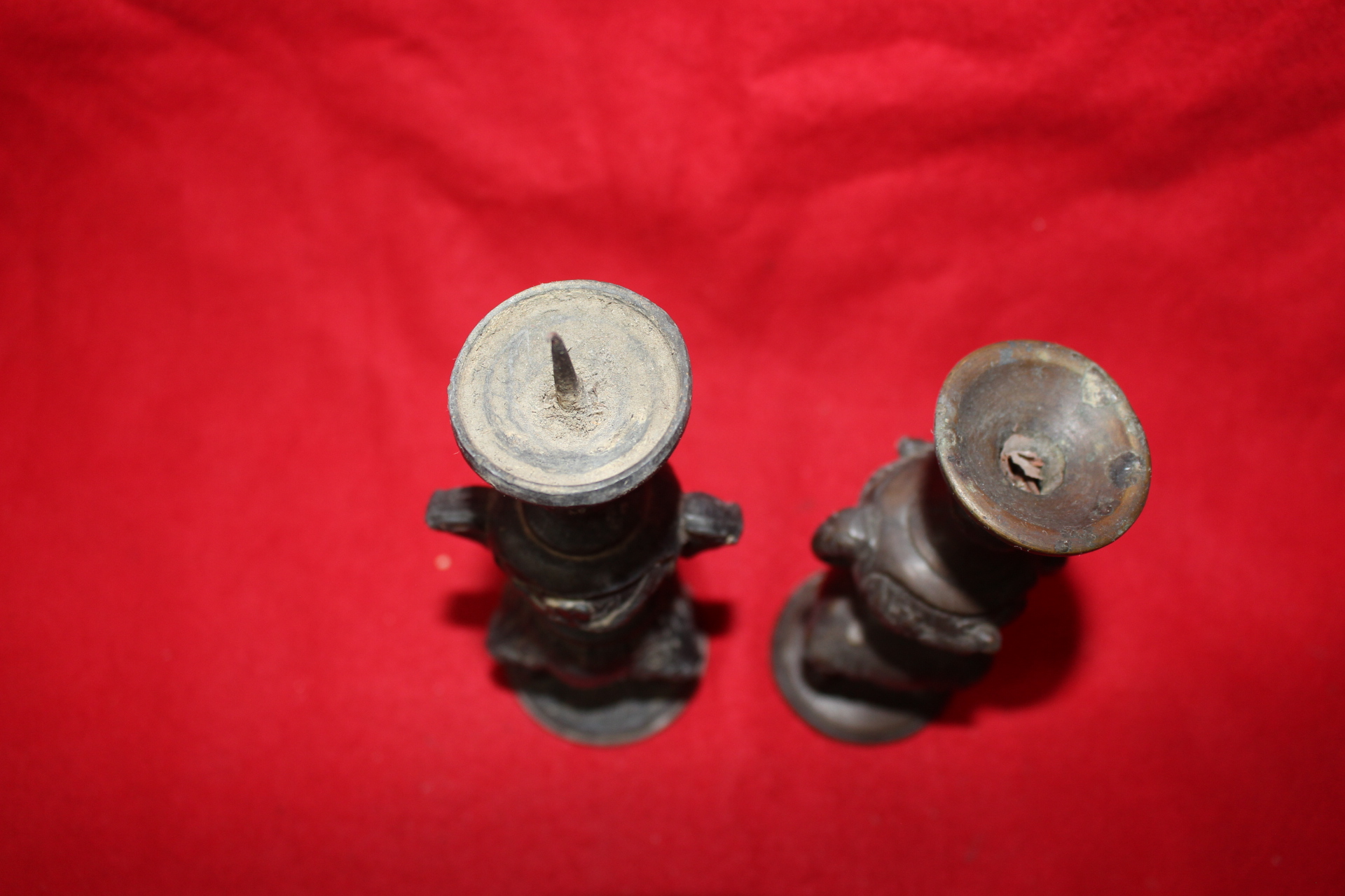 연대가좋은 청동으로된 외촛대 2점