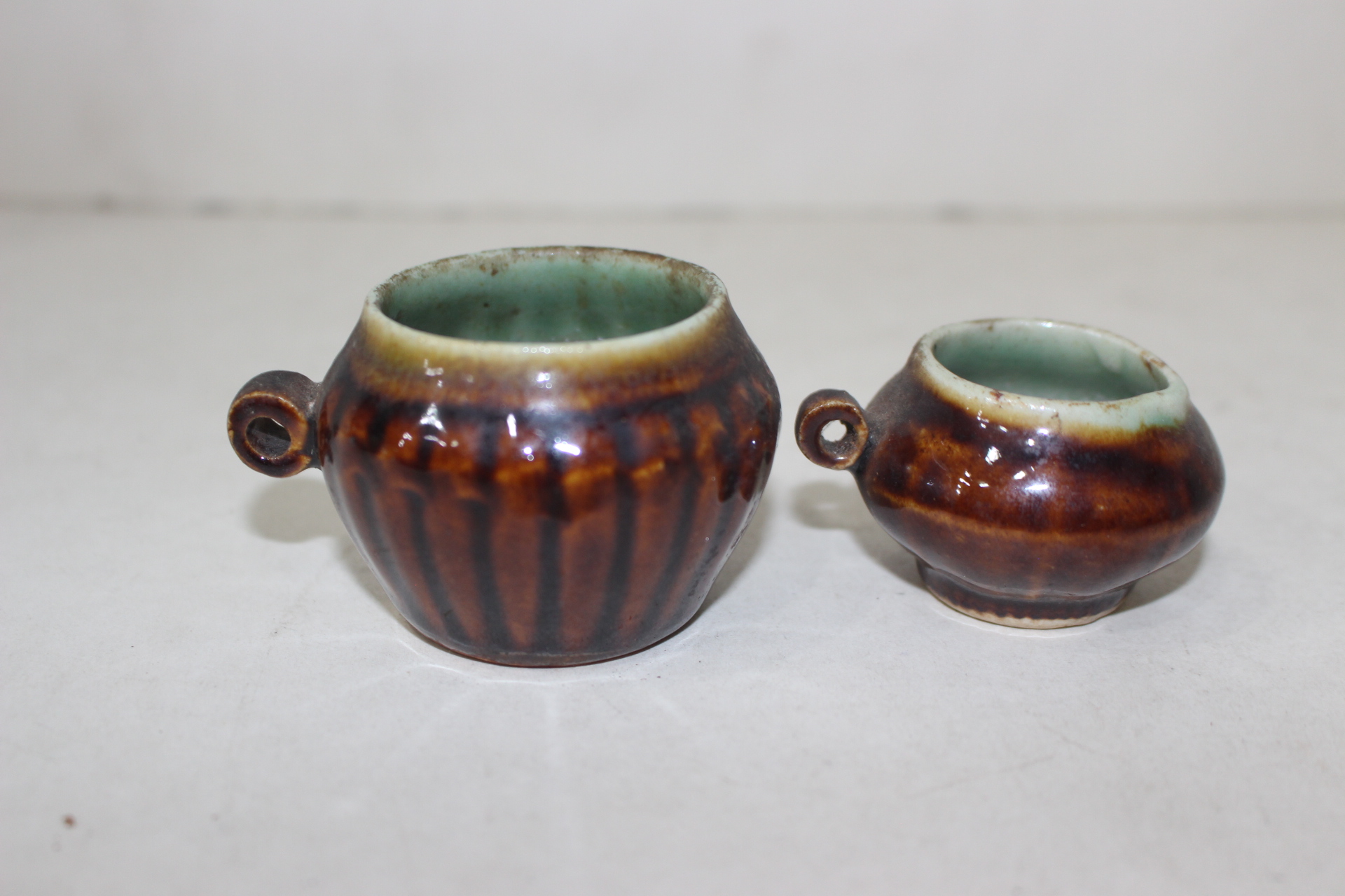 107-외사기연대의 청자 손잡이달린 호 2점