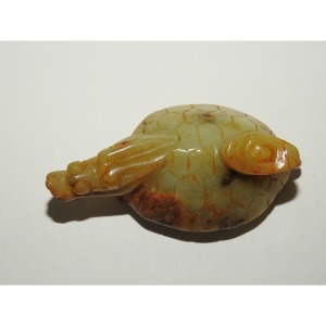 퇴화백옥돌로된 거북용 옥조각