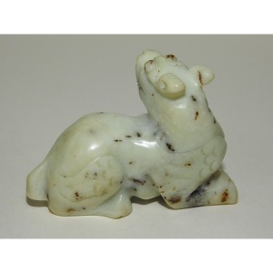 백옥돌로된 해태용 옥조각