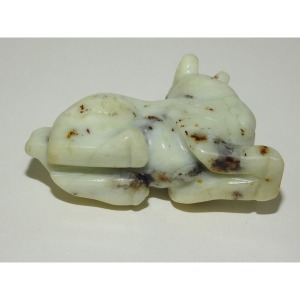 백옥돌로된 해태용 옥조각