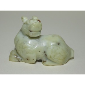 백옥돌로된 해태용 옥조각