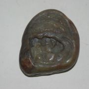 옥돌원석에 조각된 옥조각노리개