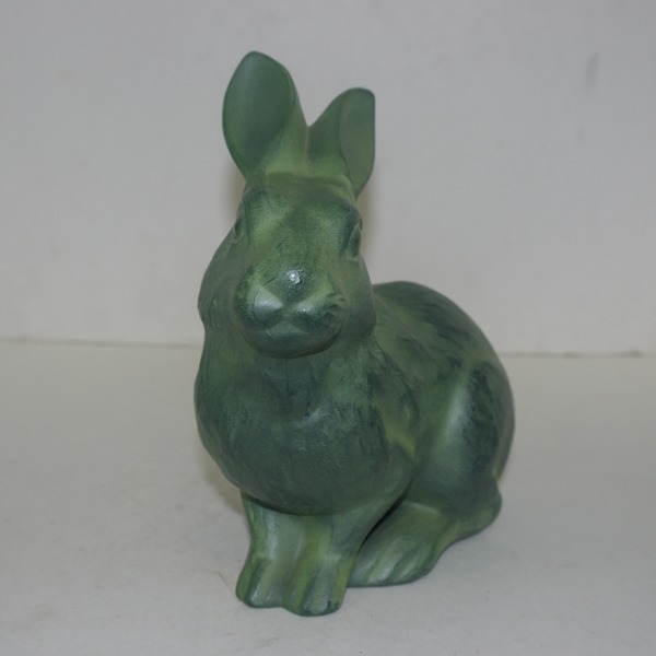 금속재질로된 토끼 조각상