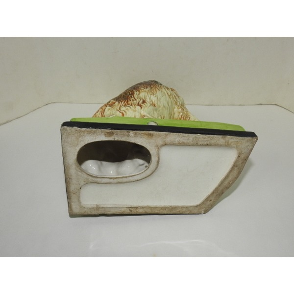 도자기로된 개조각상