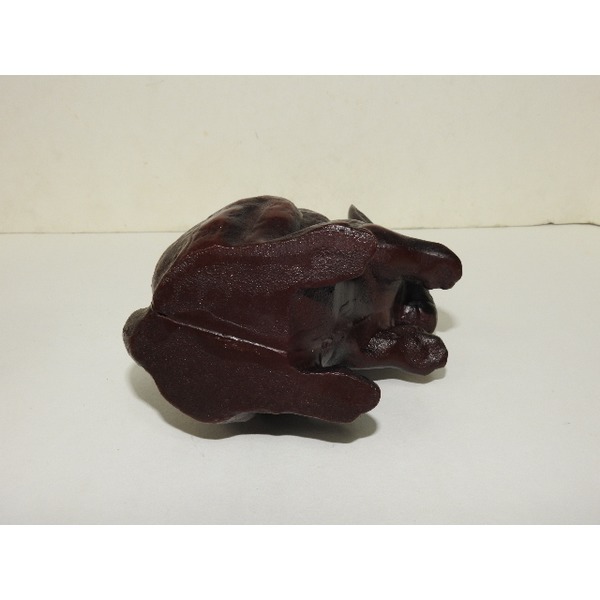 묵직한 무쇠로된 토끼조각상