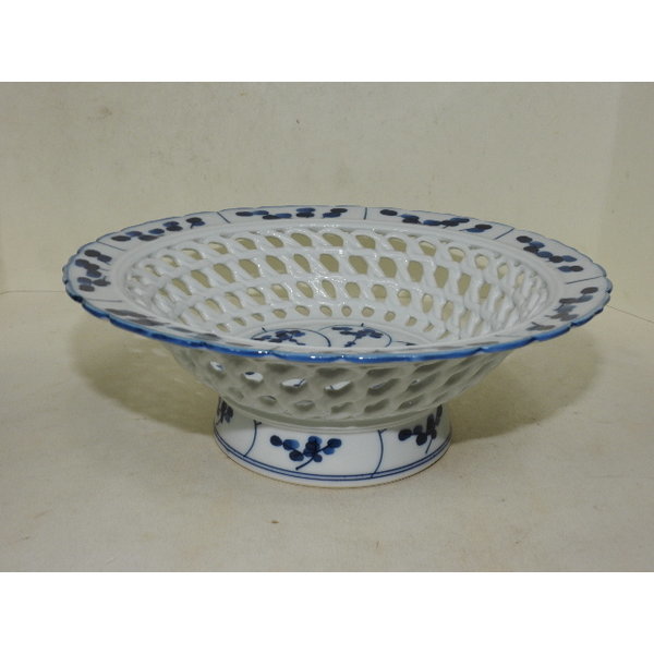 청화백자 투각화문 대완