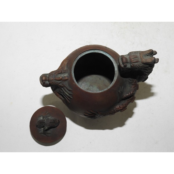 청동으로된 용형 주자