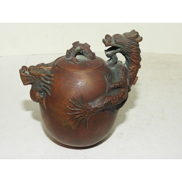 청동으로된 용형 주자