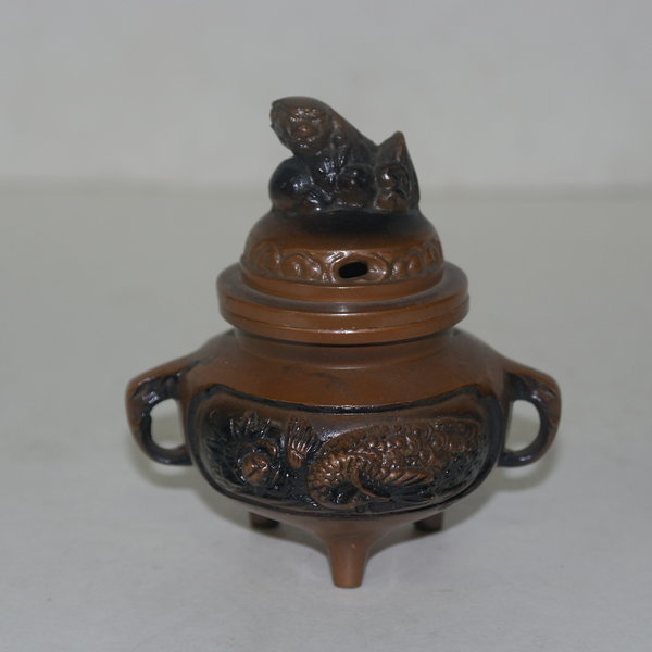 청동으로된 해태용 삼족향로