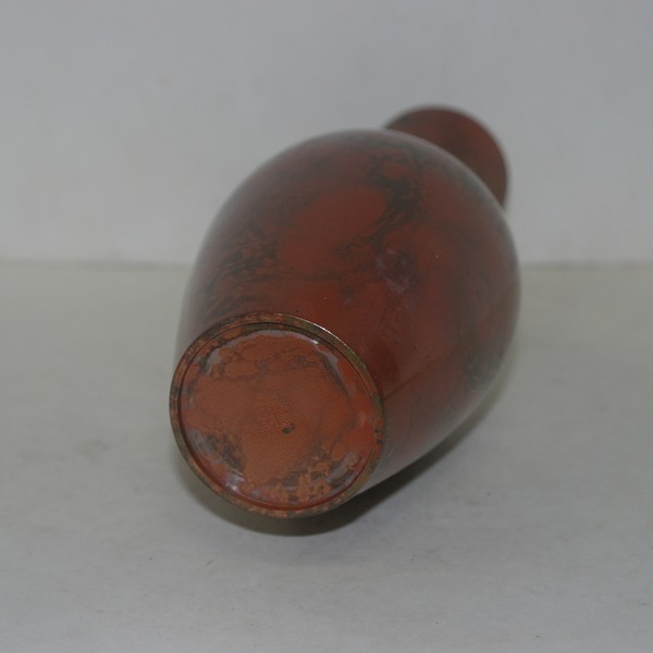 문양이 아름다운 청동화병