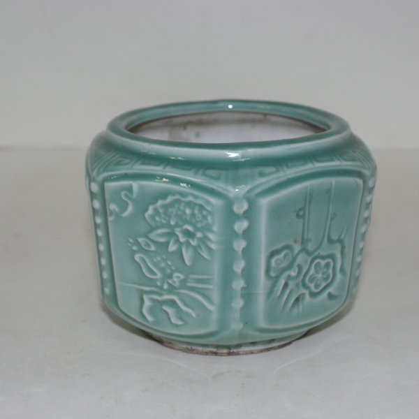 연대가 좋은 청자 양각화조문 육각향로