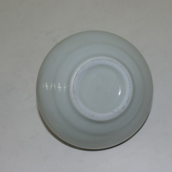 빛깔이 좋은 청화백자산수문 유병