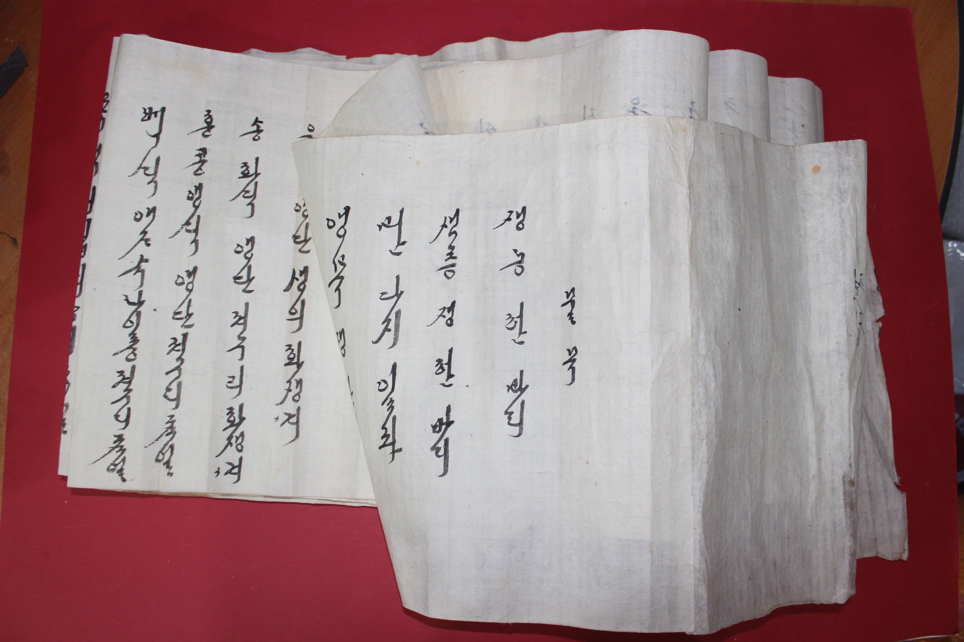 조선시대 6미터길이의 수백가지 품목이 적힌 물목과 포목 8점